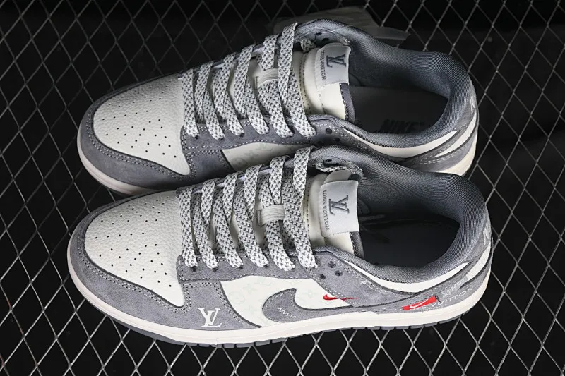 All Categories Nk SB Dunk Series Nk SB Dunk Low High-end Customized Low-top Shoes Nike SB Dunk Low Joint Gray Pig Eight Red Label Anniversary High-end Customized Low-top Casual Shoes CX5050-Y13